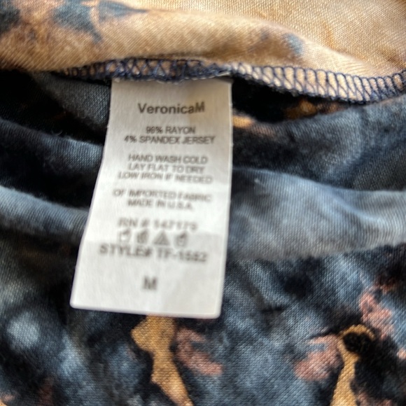 Veronica M (NWT) wrap front hi low v neck shell - Picture 4 of 8